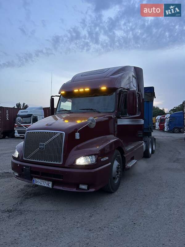 Тягач Volvo VNL 630 2002 в Одесі