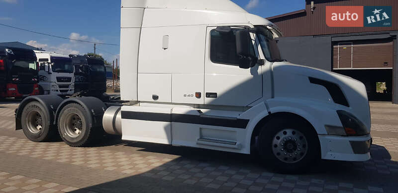 Тягач Volvo VNL 630 2005 в Києві