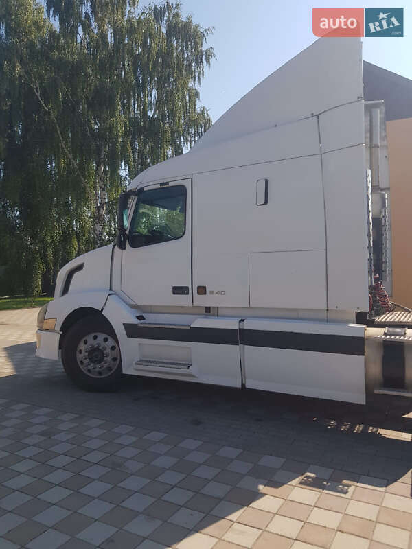 Тягач Volvo VNL 630 2005 в Києві