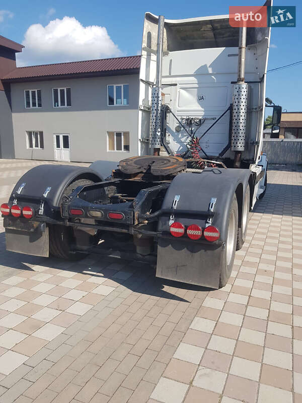 Тягач Volvo VNL 630 2005 в Києві