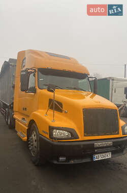 Самосвал Volvo VNL 660 2002 в 
