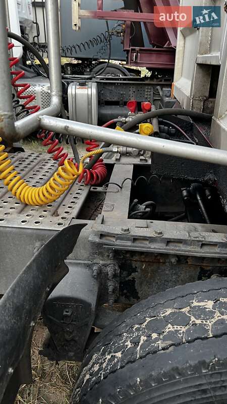 Тягач Volvo VNL 660 2001 в Киеве