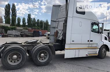 Тягач Volvo VNL 670 2001 в Одессе