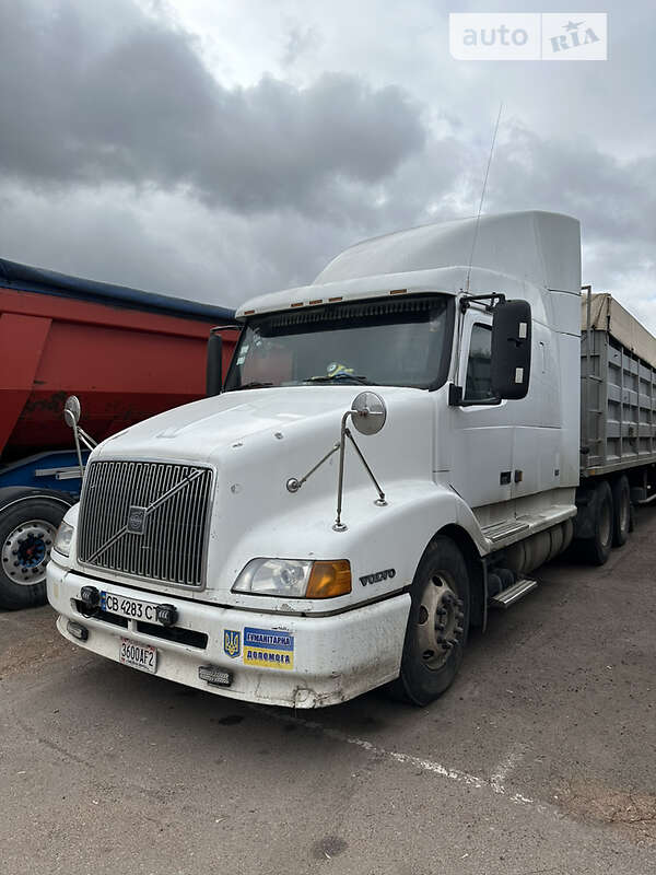 Тягач Volvo VNL 670 2001 в Ніжині