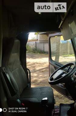 Тягач Volvo VNL 670 2003 в 