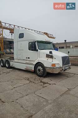 Тягач Volvo VNL 670 2003 в 
