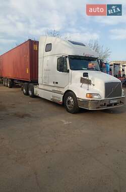 Тягач Volvo VNL 670 2003 в 
