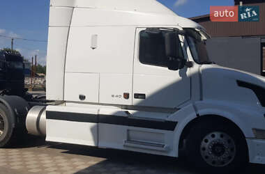 Тягач Volvo VNL 670 2003 в Переяславі