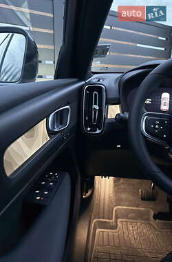 Позашляховик / Кросовер Volvo XC40 Recharge 2024 в 