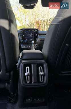 Внедорожник / Кроссовер Volvo XC40 Recharge 2022 в 