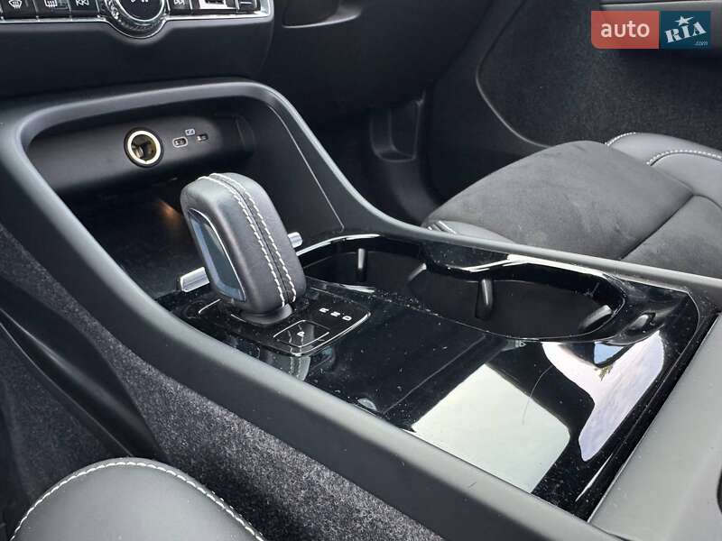 Внедорожник / Кроссовер Volvo XC40 Recharge 2021 в Киеве