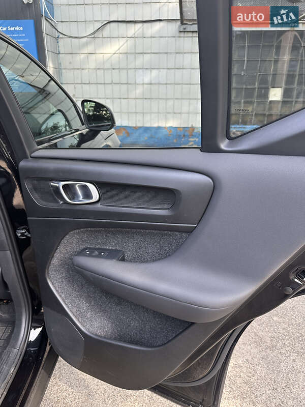 Внедорожник / Кроссовер Volvo XC40 Recharge 2023 в Киеве