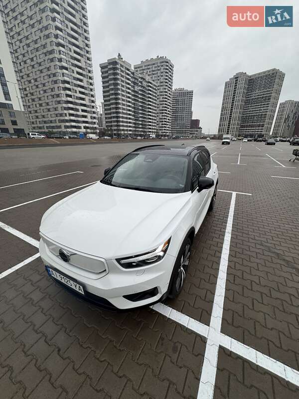 Позашляховик / Кросовер Volvo XC40 Recharge 2021 в Києві
