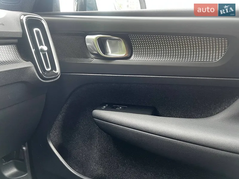 Volvo XC40 Recharge 2022 VIN YV4ED3UAXN2774683 фото оголошення 36 з 74
