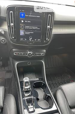 Позашляховик / Кросовер Volvo XC40 2018 в Дніпрі