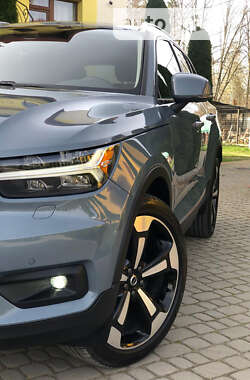 Внедорожник / Кроссовер Volvo XC40 2020 в 