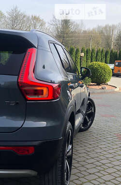 Внедорожник / Кроссовер Volvo XC40 2020 в 