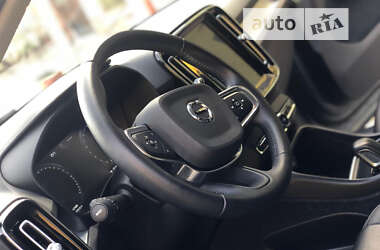 Внедорожник / Кроссовер Volvo XC40 2020 в 