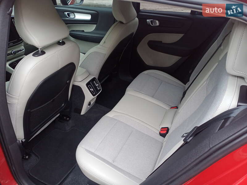 Внедорожник / Кроссовер Volvo XC40 2019 в Киеве фото 8 Внедорожник / Кроссовер Volvo XC40 2019 в Киеве