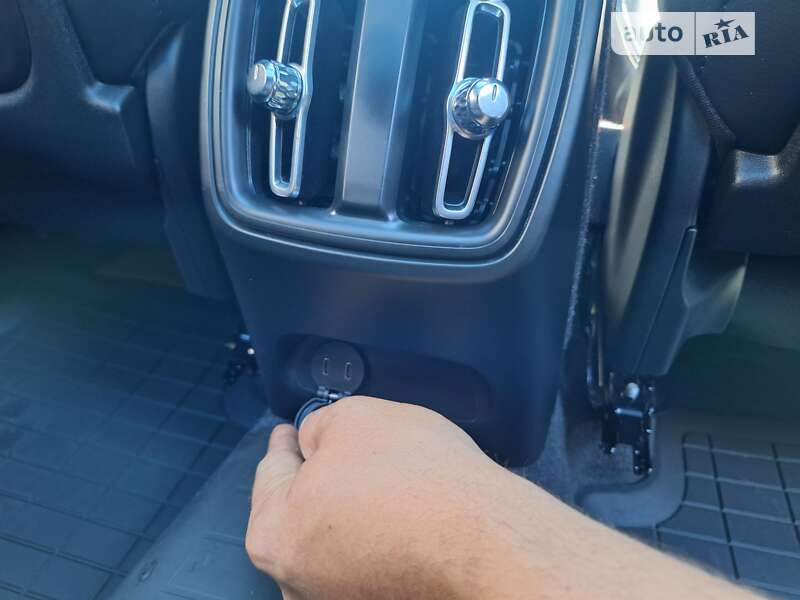 Внедорожник / Кроссовер Volvo XC40 2021 в Полтаве