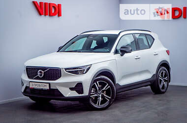 Внедорожник / Кроссовер Volvo XC40 2023 в Киеве