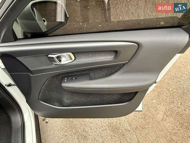 Позашляховик / Кросовер Volvo XC40 2019 в Одесі