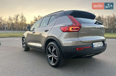 Внедорожник / Кроссовер Volvo XC40 2021 в 