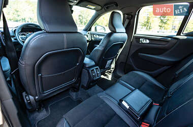 Внедорожник / Кроссовер Volvo XC40 2021 в 