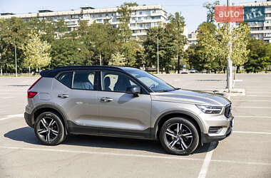 Внедорожник / Кроссовер Volvo XC40 2021 в 
