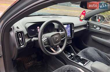 Внедорожник / Кроссовер Volvo XC40 2023 в 