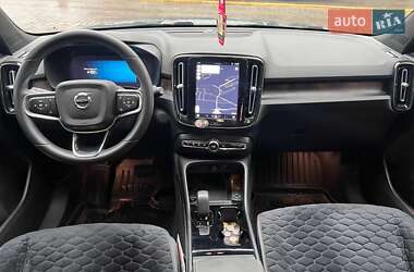 Внедорожник / Кроссовер Volvo XC40 2023 в 