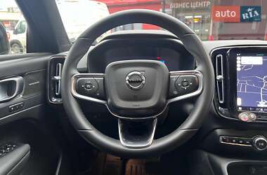 Внедорожник / Кроссовер Volvo XC40 2023 в 