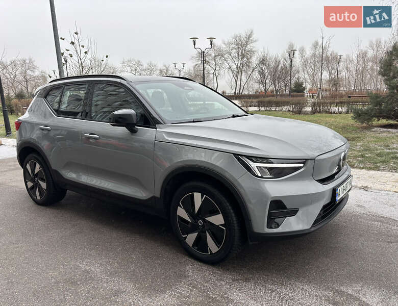 Внедорожник / Кроссовер Volvo XC40 2023 в Киеве