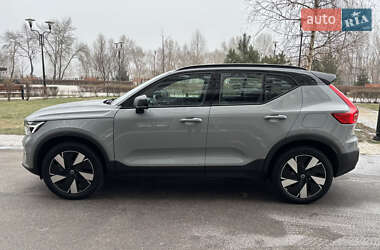 Внедорожник / Кроссовер Volvo XC40 2023 в Киеве