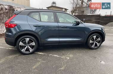 Внедорожник / Кроссовер Volvo XC40 2021 в Киеве