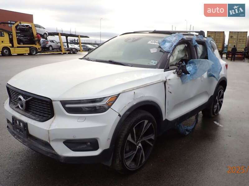 Позашляховик / Кросовер Volvo XC40 2022 в Львові