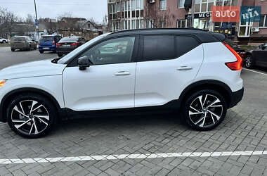 Внедорожник / Кроссовер Volvo XC40 2019 в 