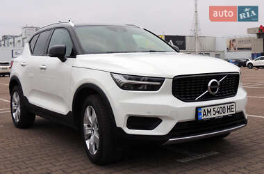 Позашляховик / Кросовер Volvo XC40 2020 в 