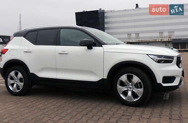 Позашляховик / Кросовер Volvo XC40 2020 в 
