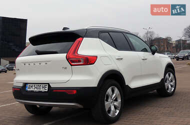 Позашляховик / Кросовер Volvo XC40 2020 в 