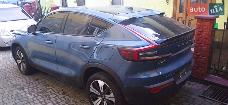 Позашляховик / Кросовер Volvo XC40 2023 в 