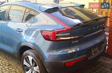 Позашляховик / Кросовер Volvo XC40 2023 в 