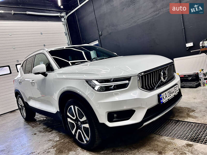 Внедорожник / Кроссовер Volvo XC40 2021 в Киеве