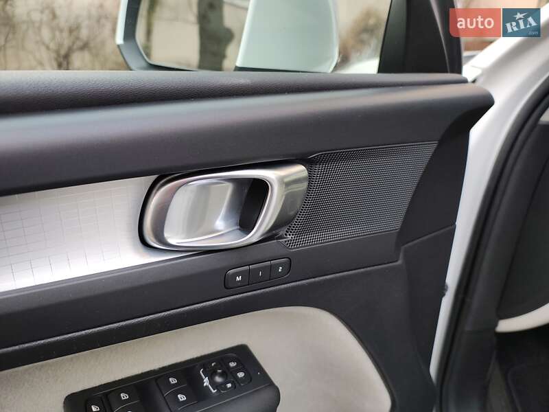 Позашляховик / Кросовер Volvo XC40 2019 в Києві