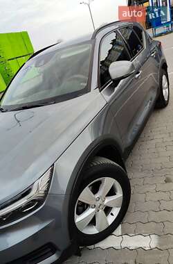 Позашляховик / Кросовер Volvo XC40 2019 в 