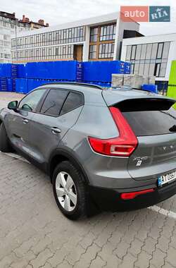 Позашляховик / Кросовер Volvo XC40 2019 в 