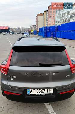 Позашляховик / Кросовер Volvo XC40 2019 в 