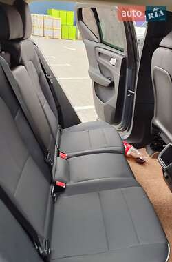 Позашляховик / Кросовер Volvo XC40 2019 в 
