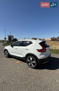 Внедорожник / Кроссовер Volvo XC40 2020 в 