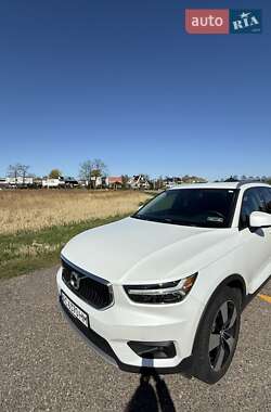 Внедорожник / Кроссовер Volvo XC40 2020 в 